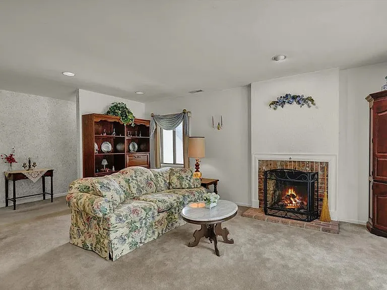 12 Muirfield Dr #B — Photo 8