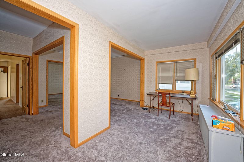 5th image of 24 Glendale Avenue