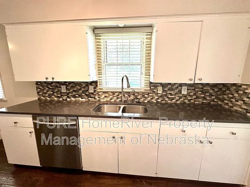 3 bed, 2.0 bath, 1692 sqft, $1,950 — Photo 4