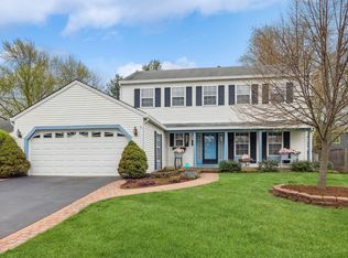 29W765 Kensington Dr, Warrenville, IL 60555