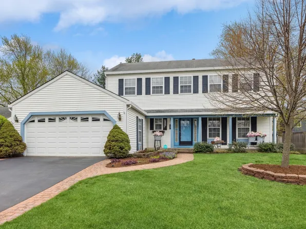 29W765 Kensington Dr, Warrenville, IL 60555