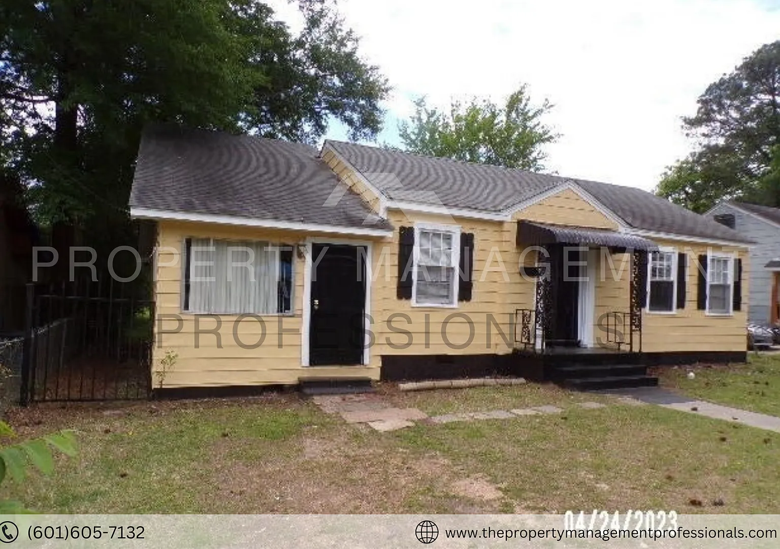 Enchanting 1940's Vintage Home Near Jackson State University — Photo 1