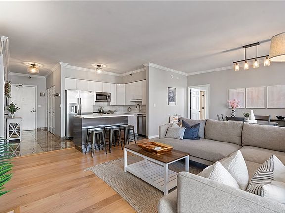 5th image of 1122 N Dearborn St APT 7E