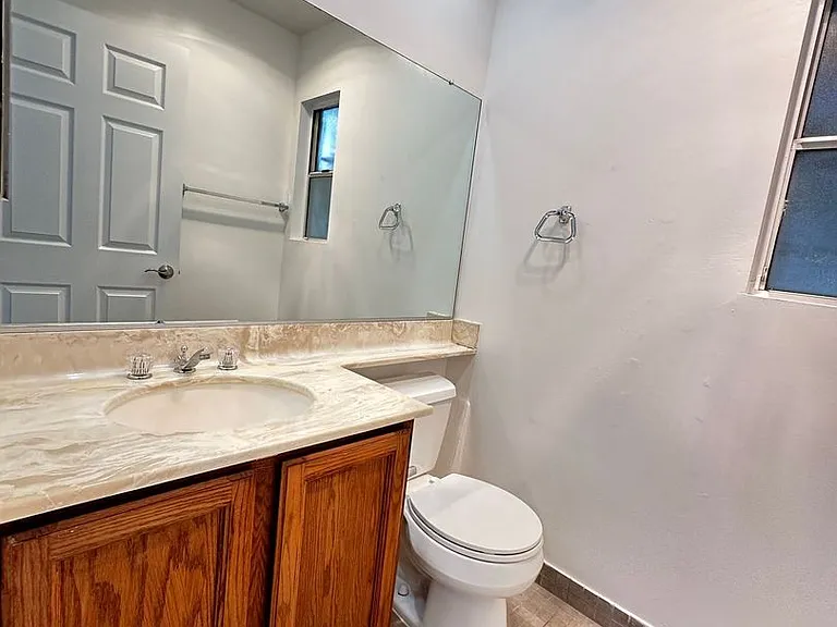 5455 Sylmar Ave #402 — Photo 10
