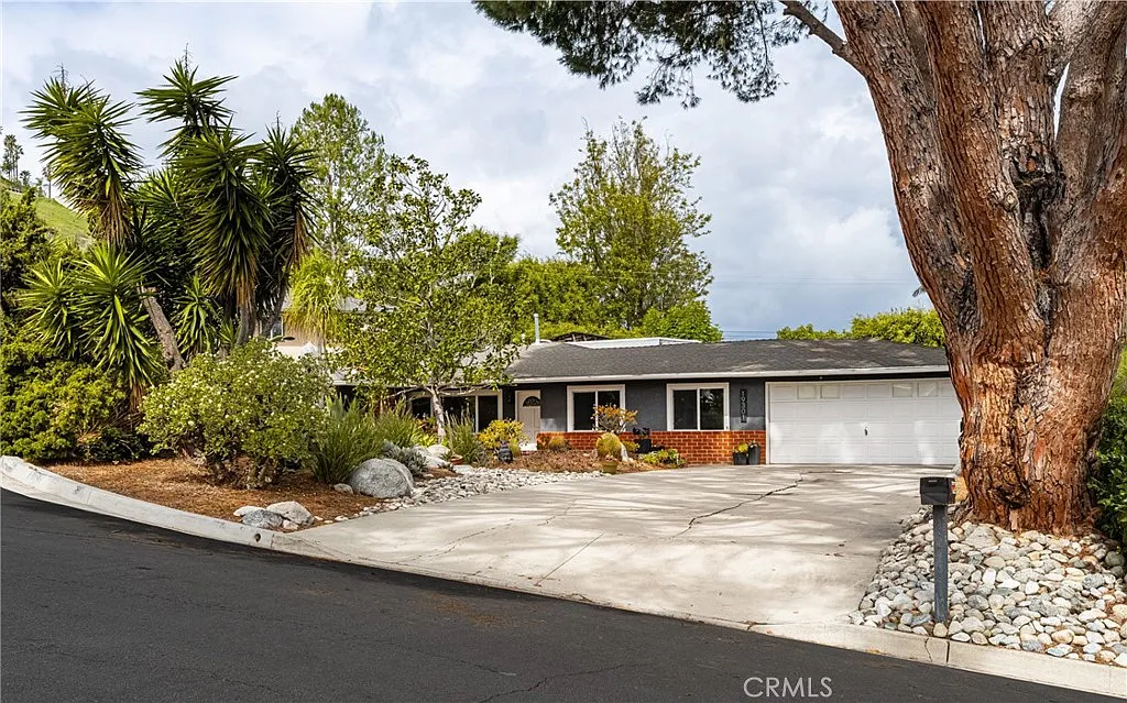 3 bed, 1622 sqft, $5,300 — Photo 2