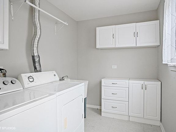 2nd image of 525 Chicago Ave #J