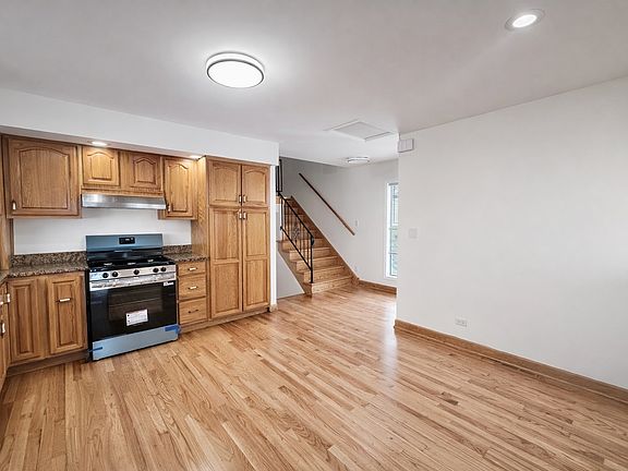 5th image of 6923 N Avers Ave