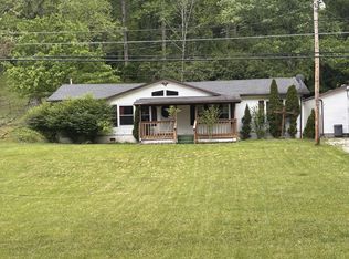 5331 Newcomb Creek Rd, Huntington, WV 25704