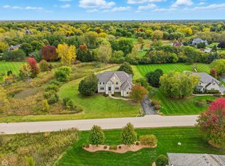 1763 Country Club Dr, Long Grove, IL 60047