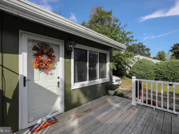 16 Holly Blvd, Southampton, NJ 08088