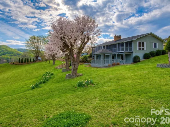 220 Grand View Ln, Burnsville, NC 28714