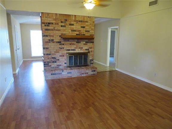 3rd image of 305 Oakview Dr