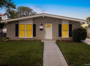 22809 Detour St, Saint Clair Shores, MI 48082
