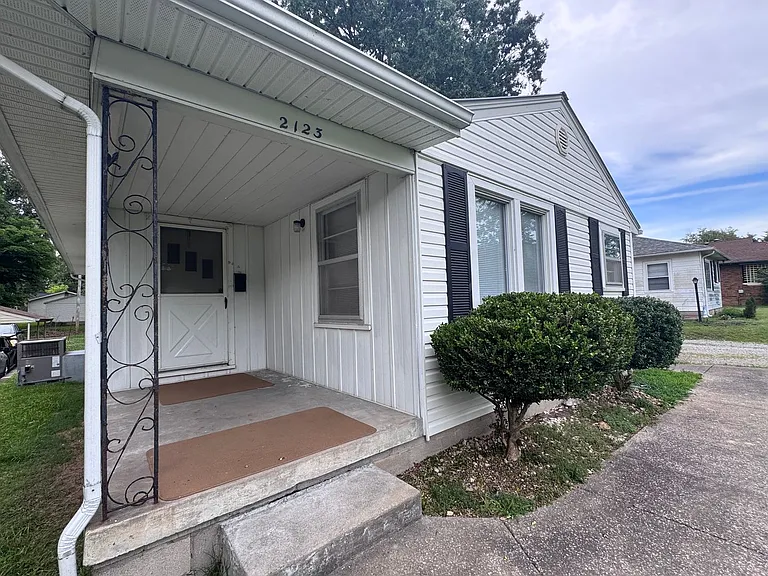2123 Madison St — Photo 2