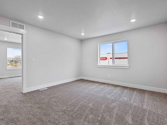 5th image of 2956 Huntshire Ave