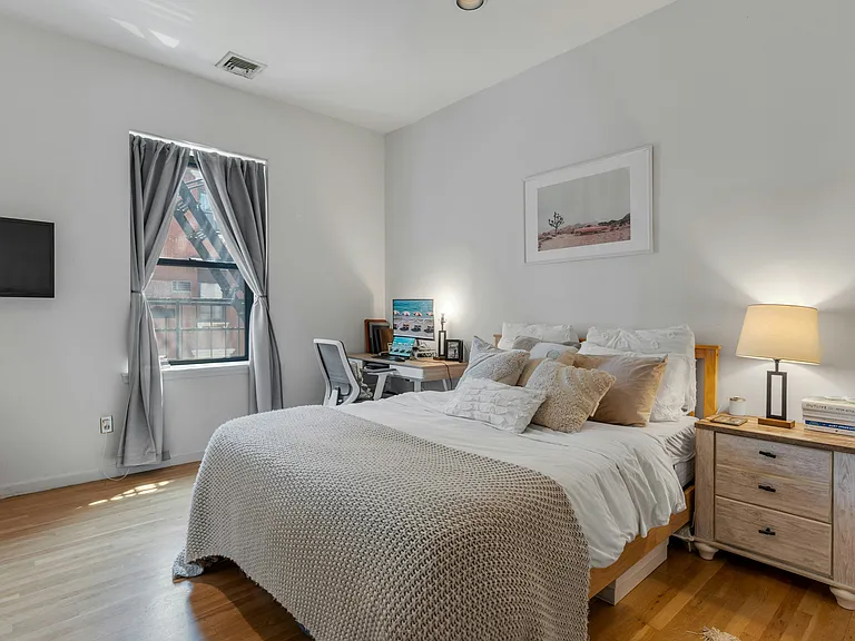 300 Hudson St #7 — Photo 8