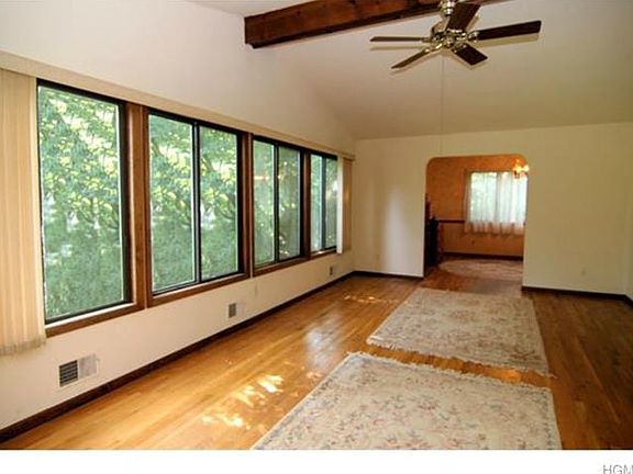 5th image of 10 Melrose Ln