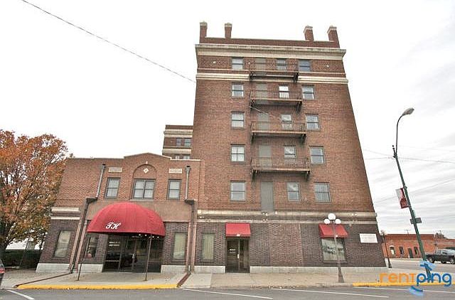 1st image of 208 E 5th St