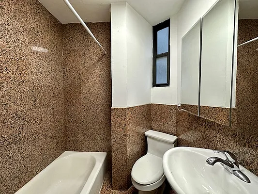 Rented by Bond New York | media 9