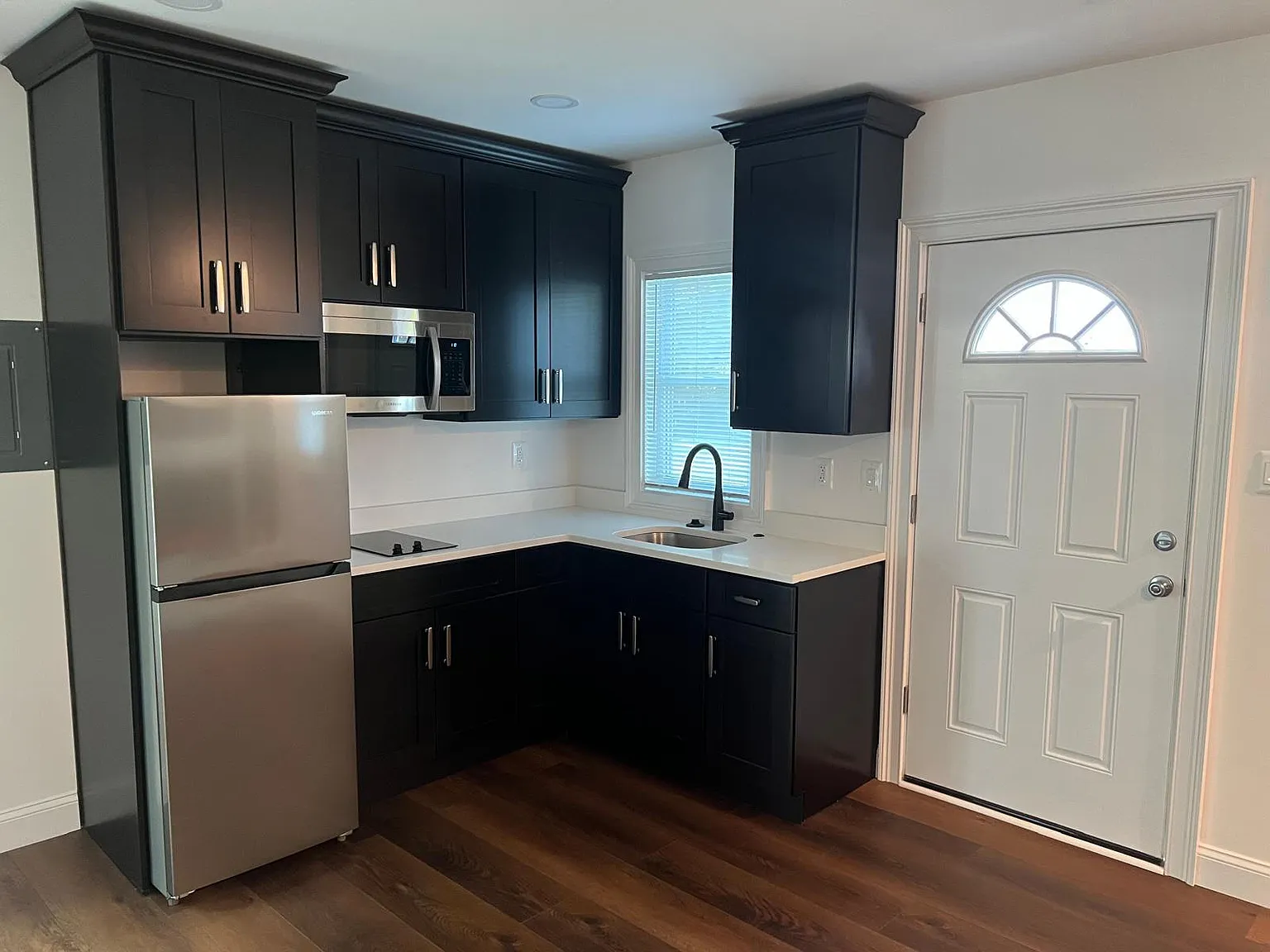 Studio, 500 sqft, $1,900 — Photo 2