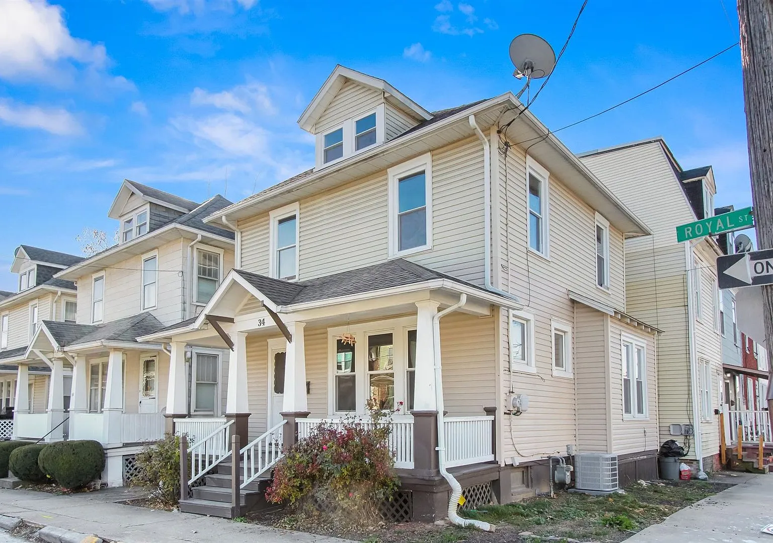 Spacious Single Family Home In York City! — Photo 1