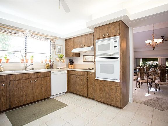 4th image of 13 Canterbury Dr
