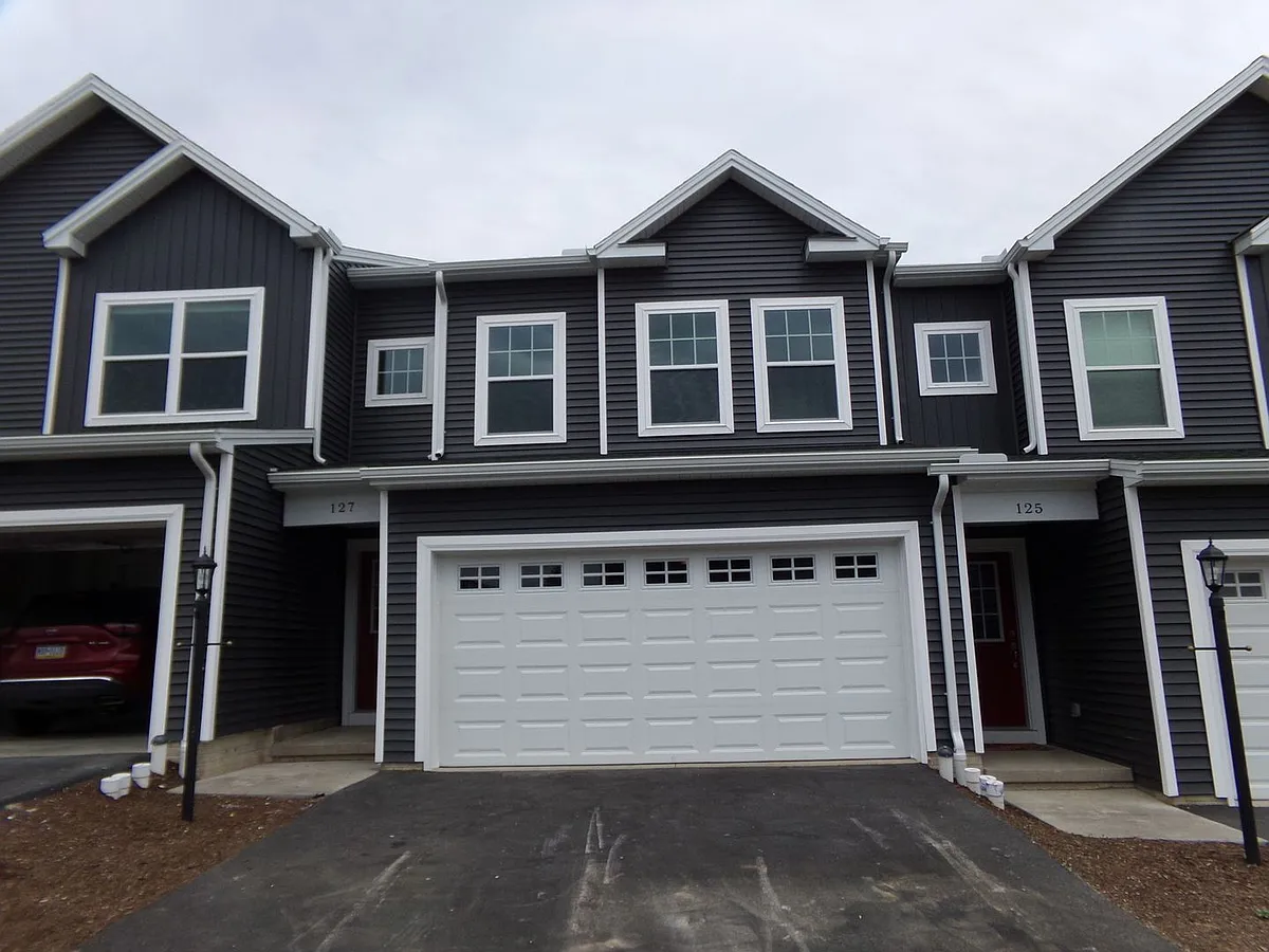 Building Photo - 127 Jack Pine Way