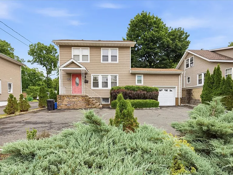 113 E Cedar St — Photo 4