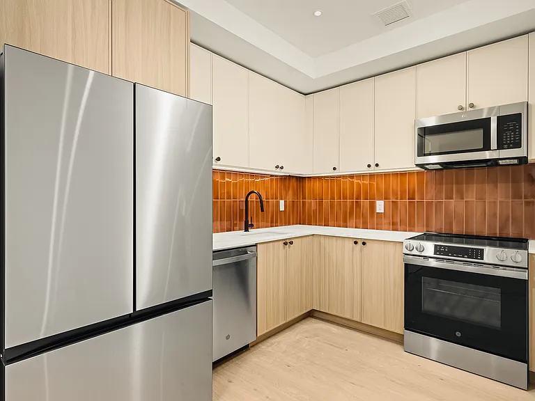 733 Lincoln Pl #1213 — Photo 1