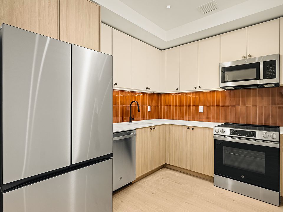 1st image of 733 Lincoln Pl #1213