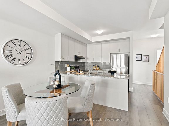 4th image of 2607 Magdalen Path W