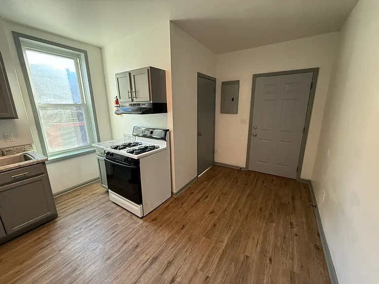 1501 Central Ave — Photo 1