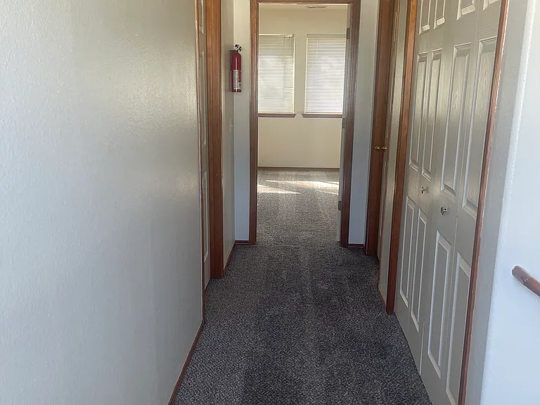 1420 S Skyline Dr — Photo 9