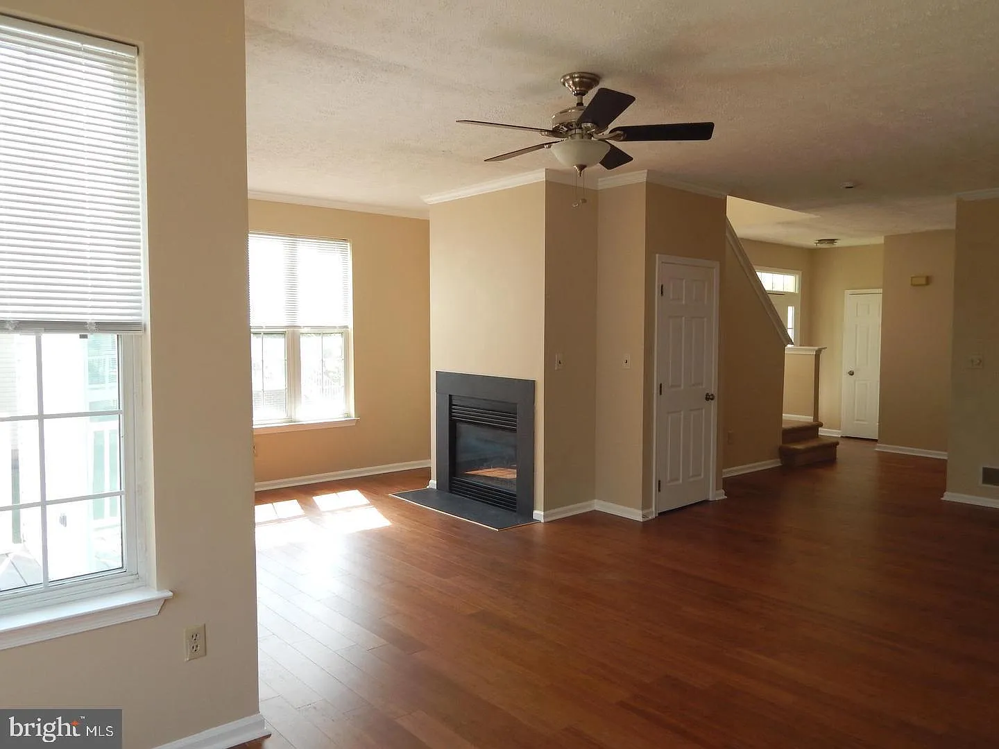 3 bed, 2.5 bath, 2050 sqft, $3,000 — Photo 4