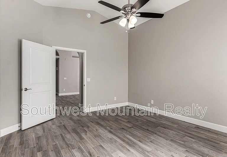 881 E Baylor Ln — Photo 18