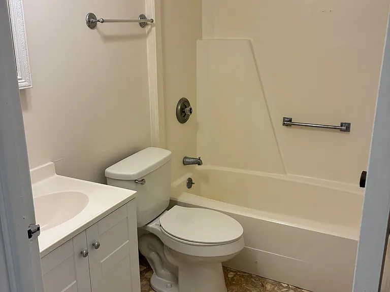 196 Maple Ave — Photo 5