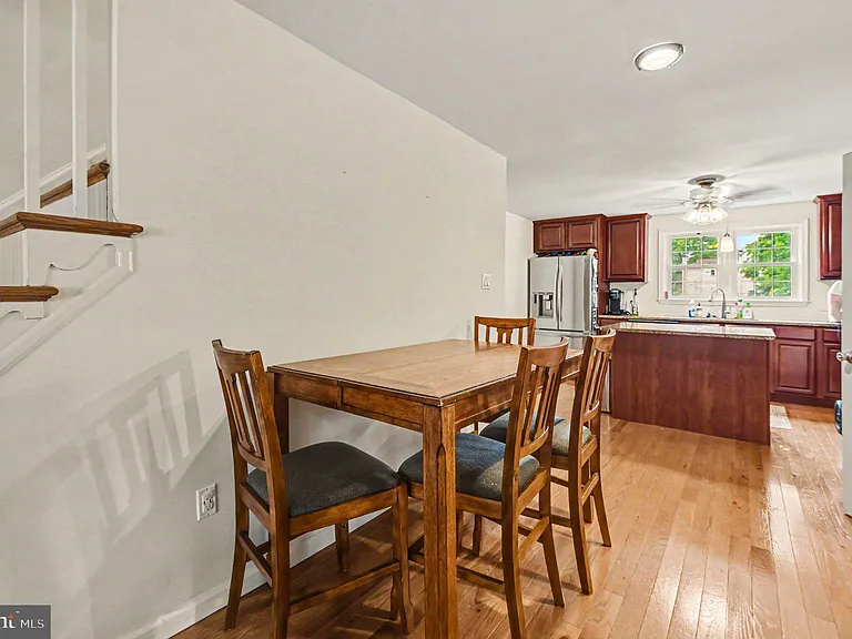 205 E 10th Ave — Photo 4