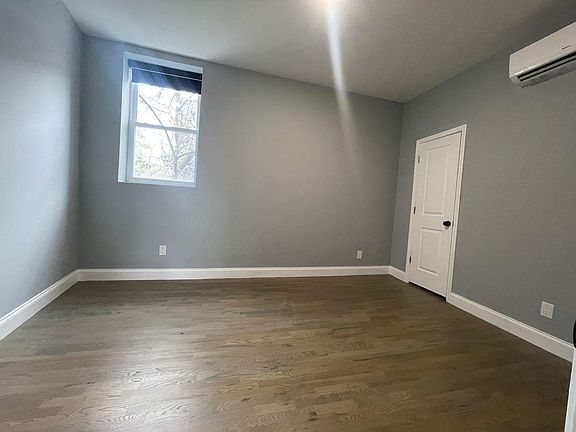 3rd image of 131 Monticello Ave #2R