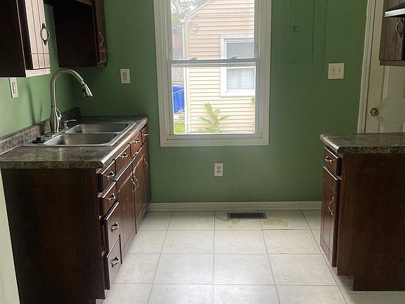 5th image of 1233 E Jefferson St