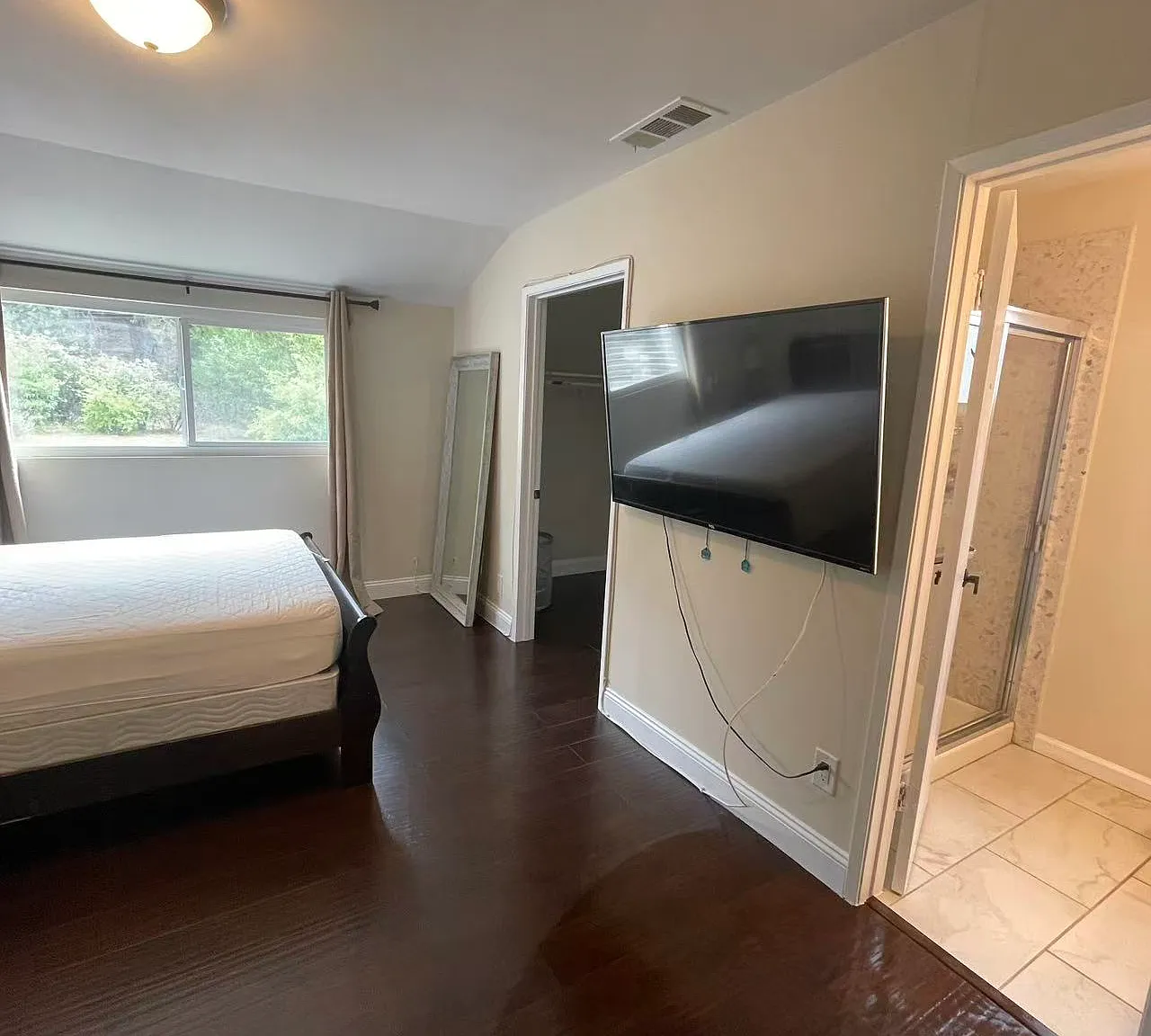 1 bed, 100 sqft, $1,590 — Photo 2