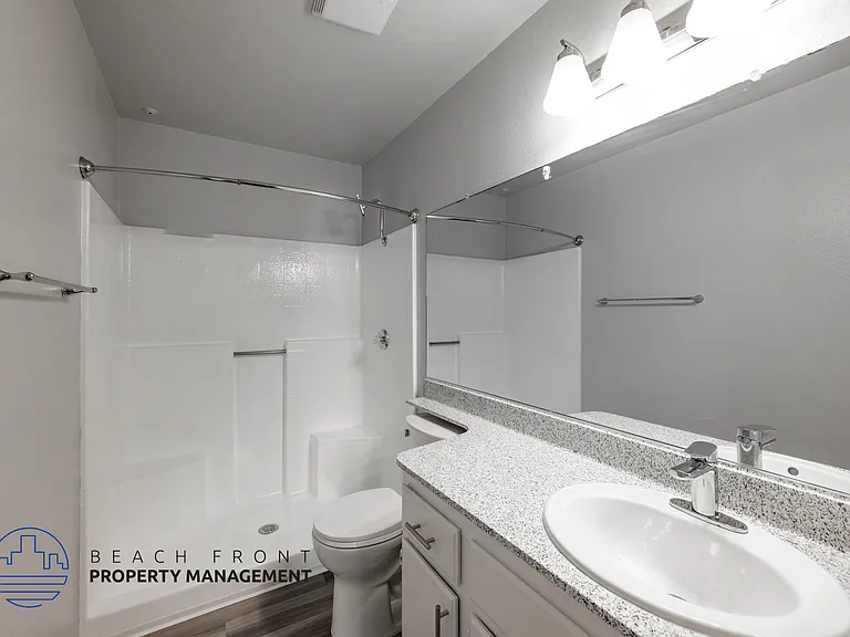 619 E. Riverside Dr. — Photo 18