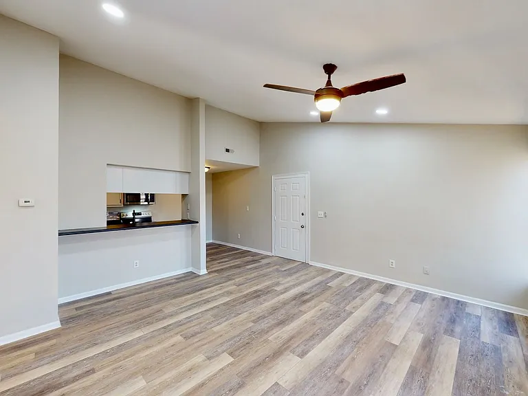 9617 Vinca Cir #G — Photo 12