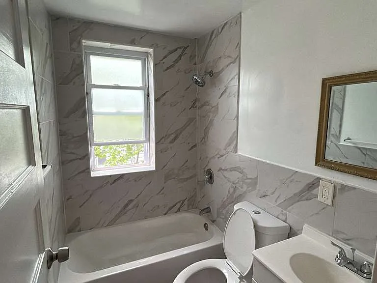 21 Alexander St — Photo 2