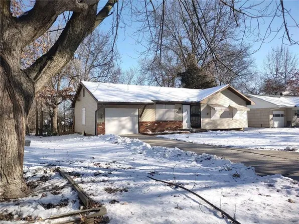 8909 Blue Ridge Blvd, Kansas City, MO 64138
