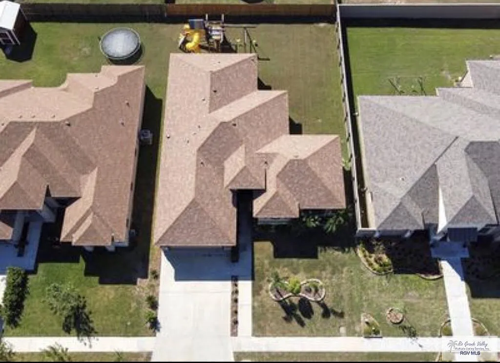 4 bed, 3.0 bath, 1976 sqft, $2,500 — Photo 2