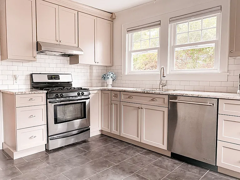 61 Lexington Pkwy — Photo 3