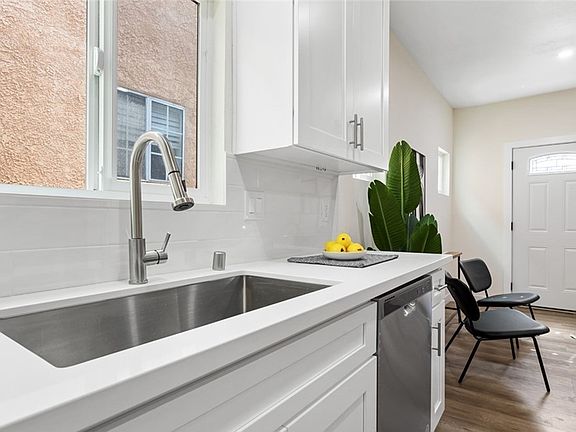 5th image of 1059 N Stone St #1059