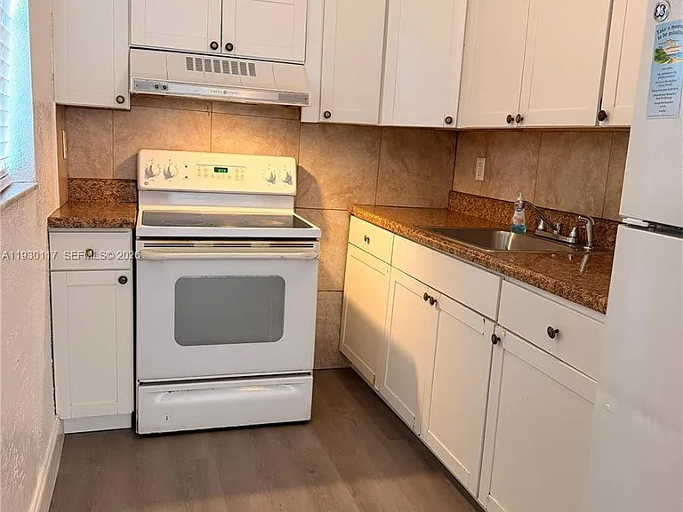 1123 NW 27th Ave #1 — Photo 3