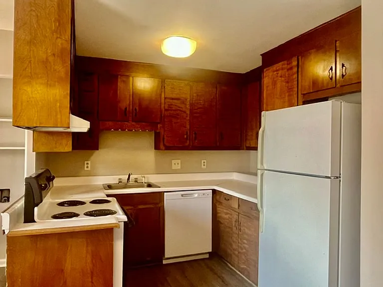 317 E 8th St SW — Photo 8