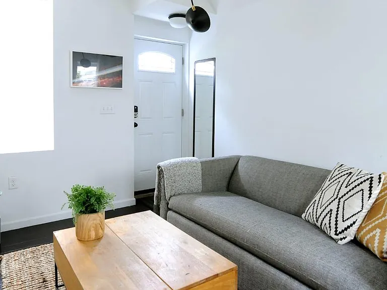 1107 N Lee St — Photo 4